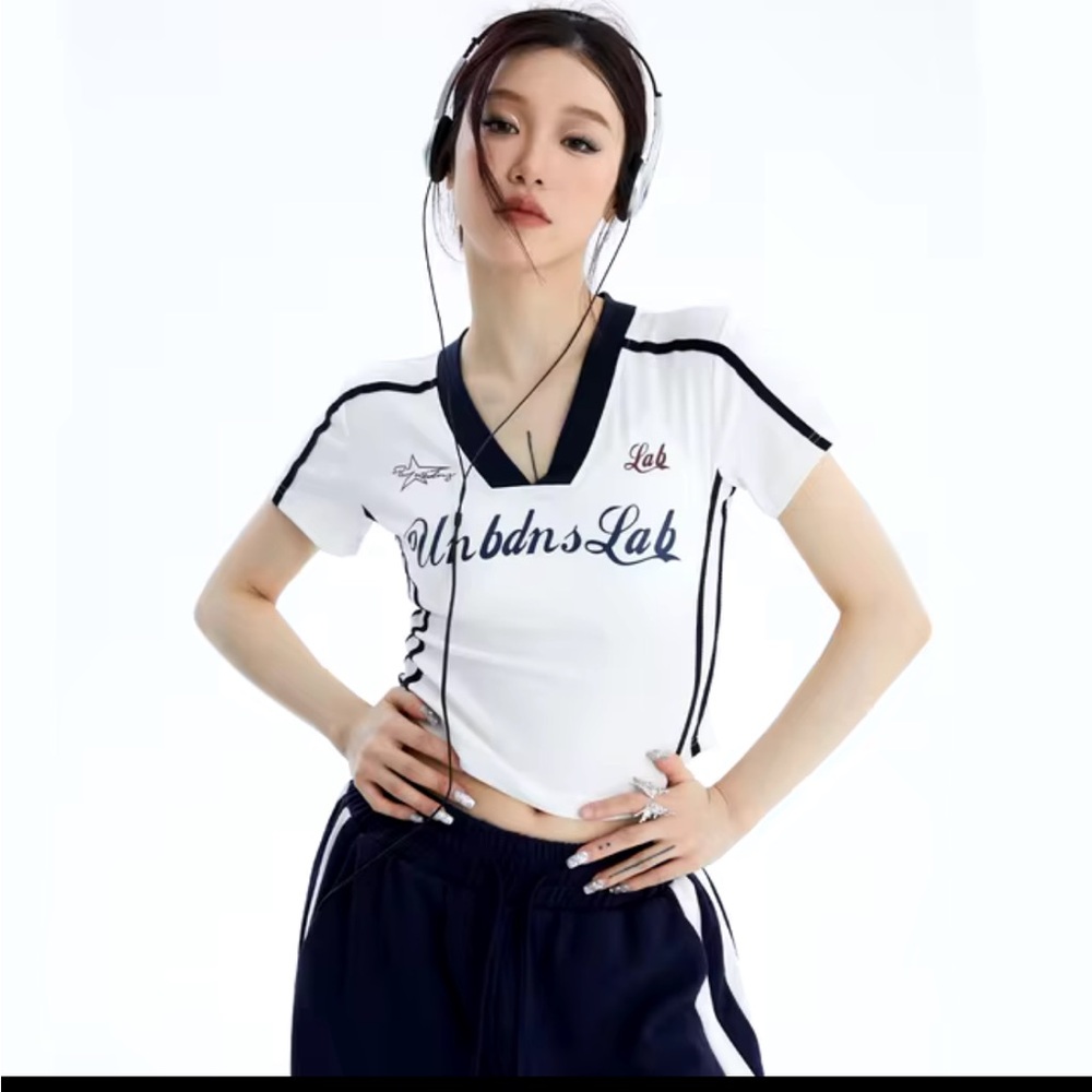 Y2k v neck crop top